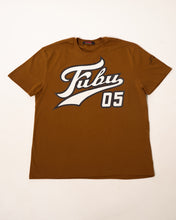 Camiseta T-shirt Silk - FUBU 05 - Com bordado na manga.